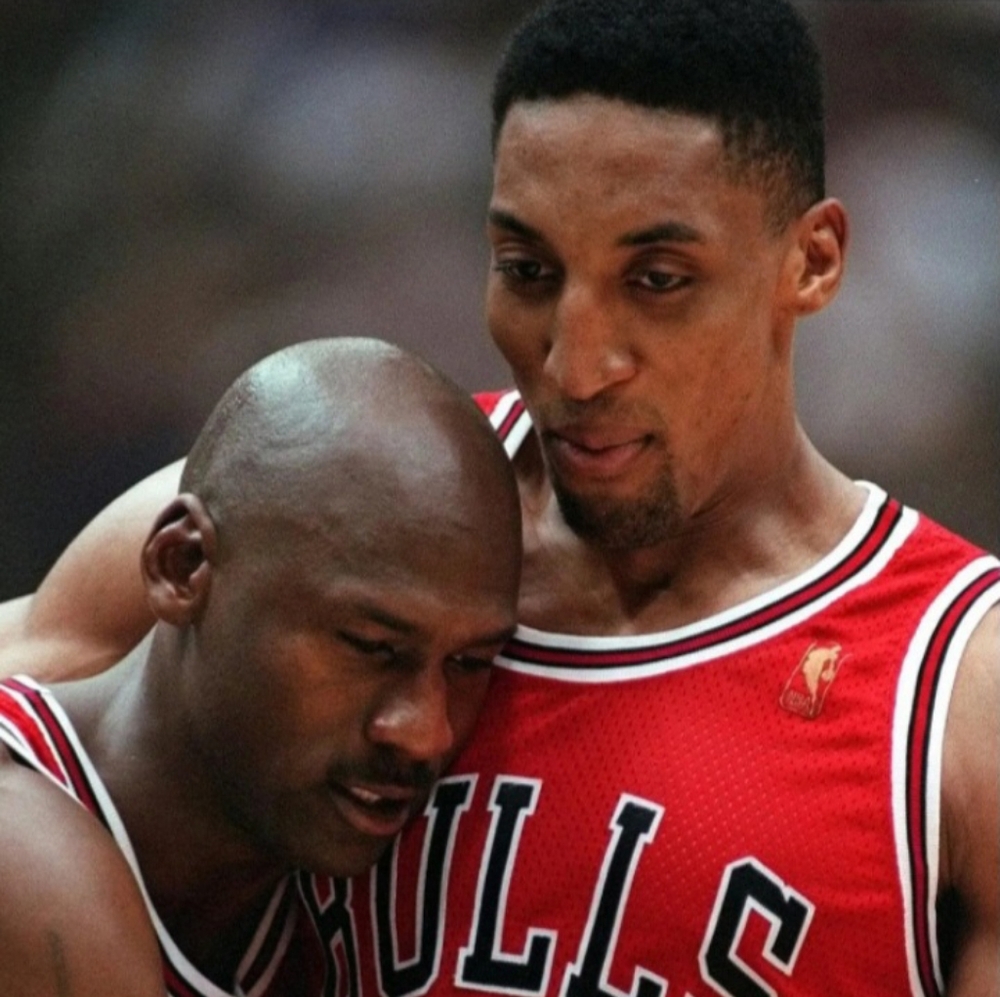 Scottie Pippen (Nike)-(Bulls)-(Jersey)-(Red)-(New)-(Size L)-$90.00 - Picture 9 of 10